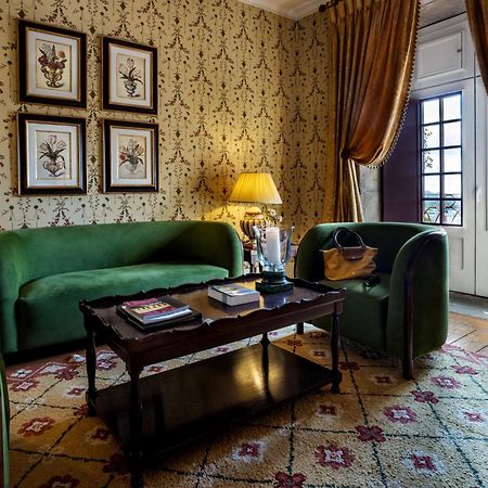 Pousada Mosteiro De Guimarães Exteriér fotografie A suite at the Hotel de Crillon