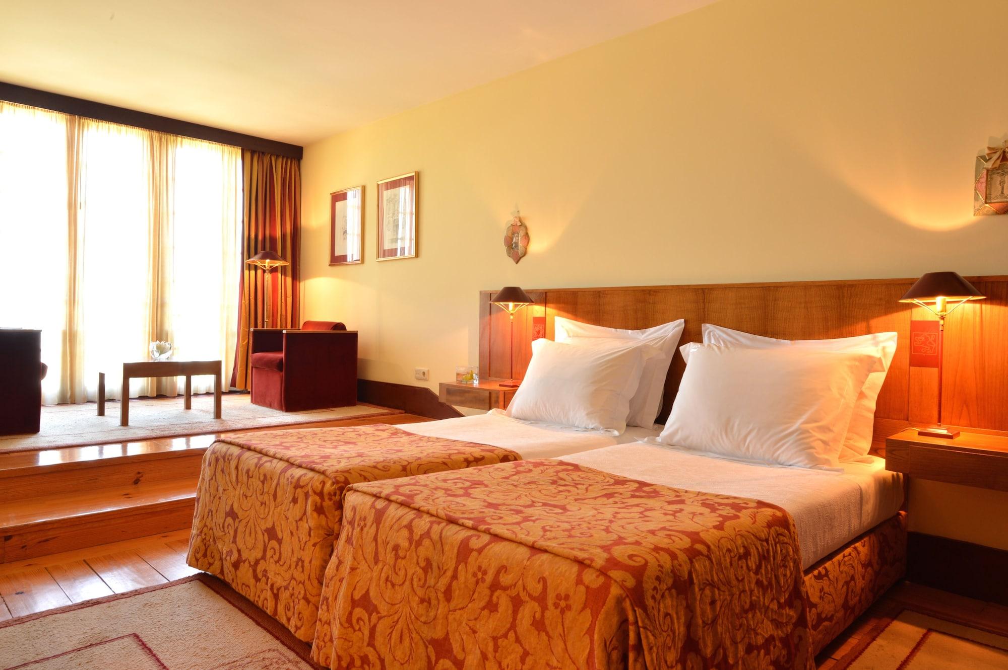 Pousada Mosteiro De Guimarães Exteriér fotografie A room at the hotel