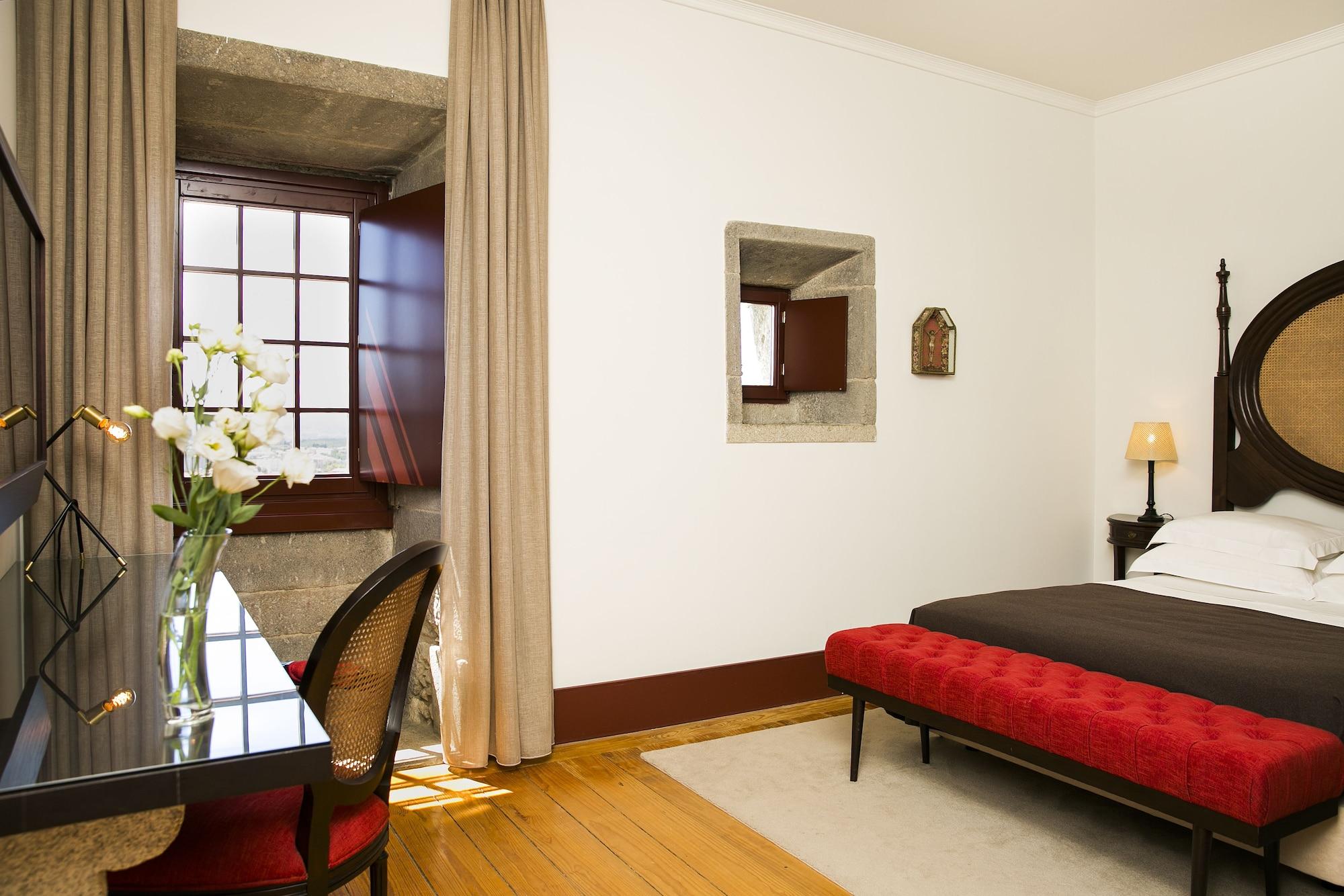 Pousada Mosteiro De Guimarães Exteriér fotografie A room at the Hotel do Porto
