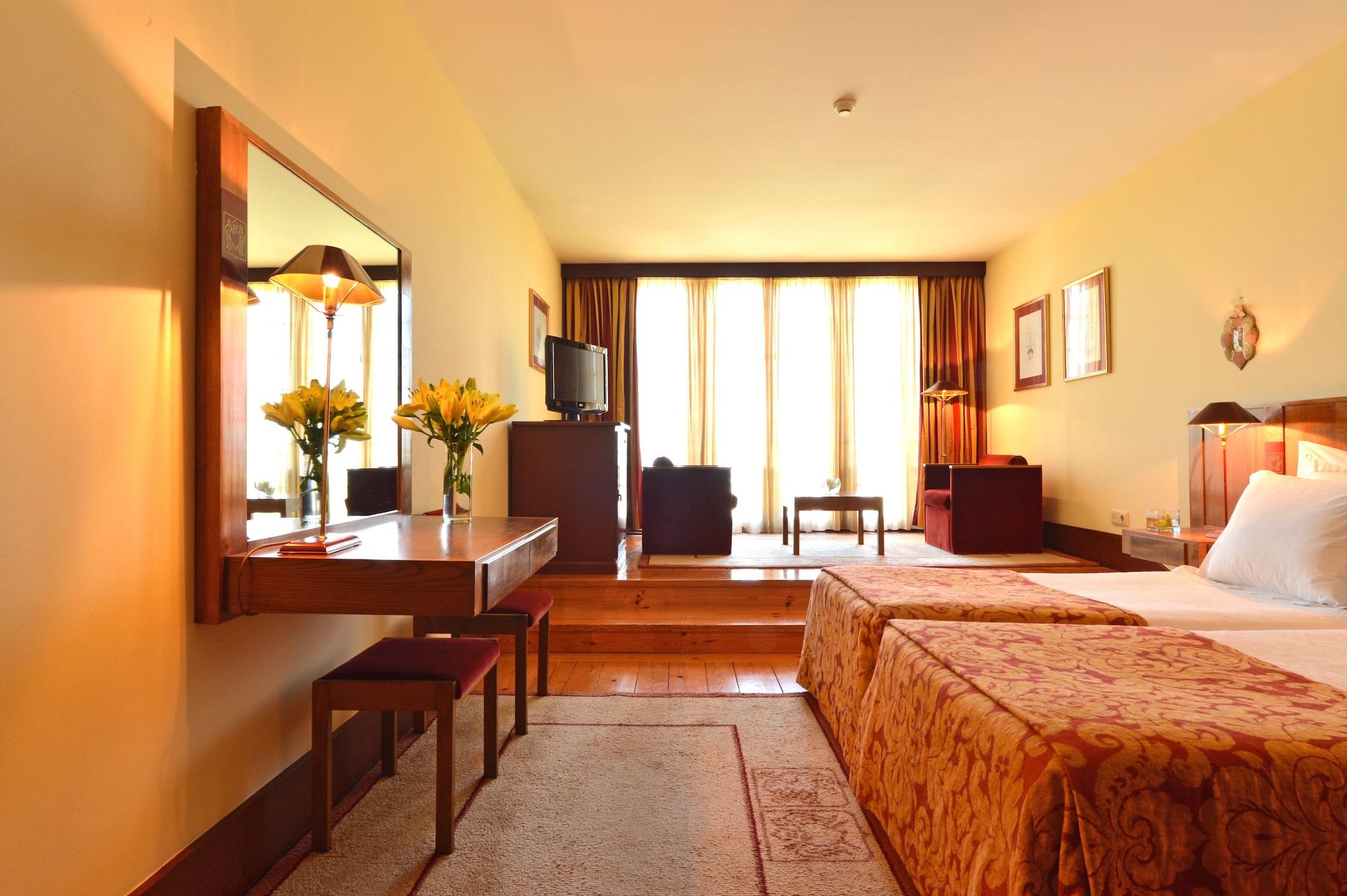 Pousada Mosteiro De Guimarães Exteriér fotografie A room at the hotel