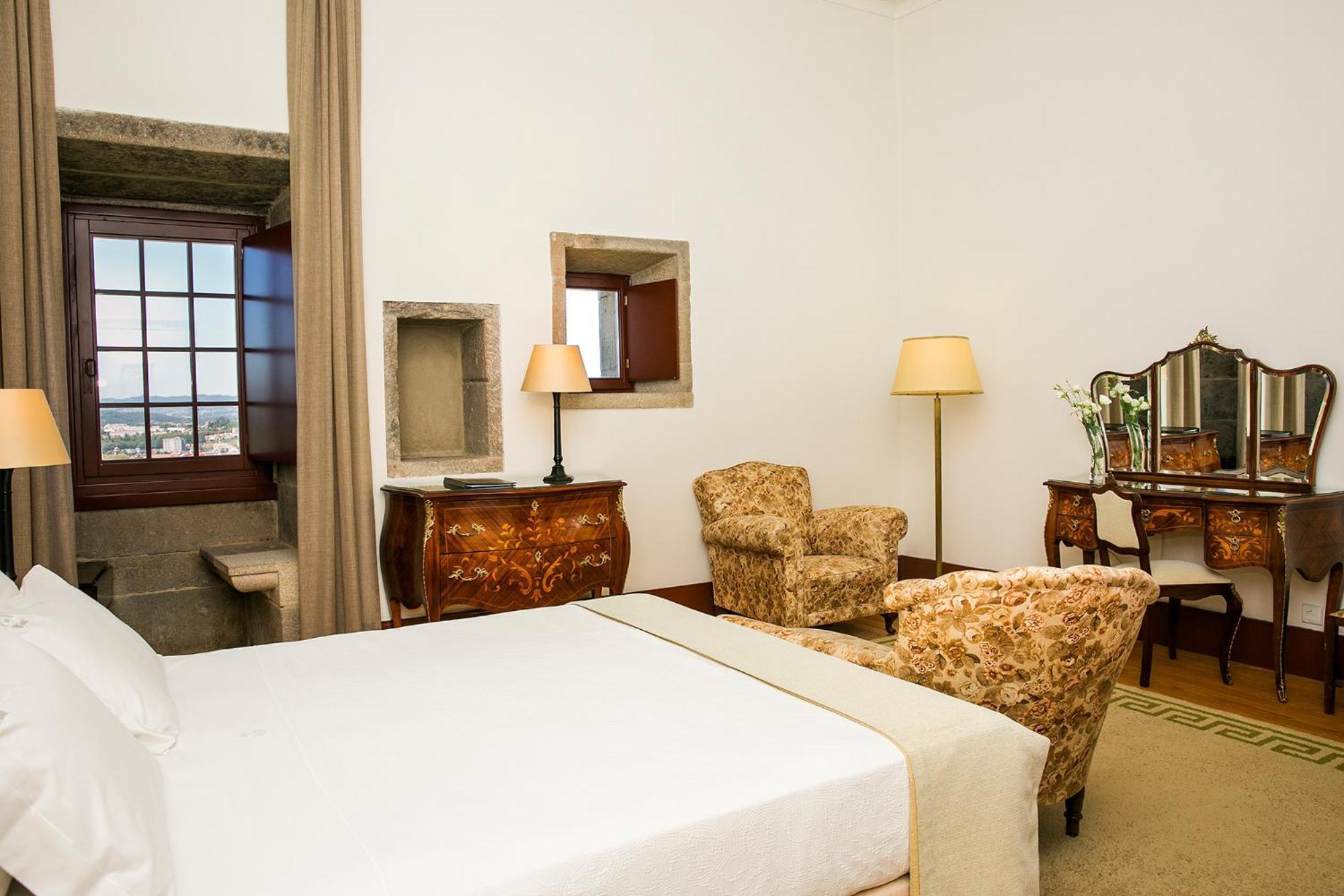 Pousada Mosteiro De Guimarães Exteriér fotografie A bedroom at the Hotel