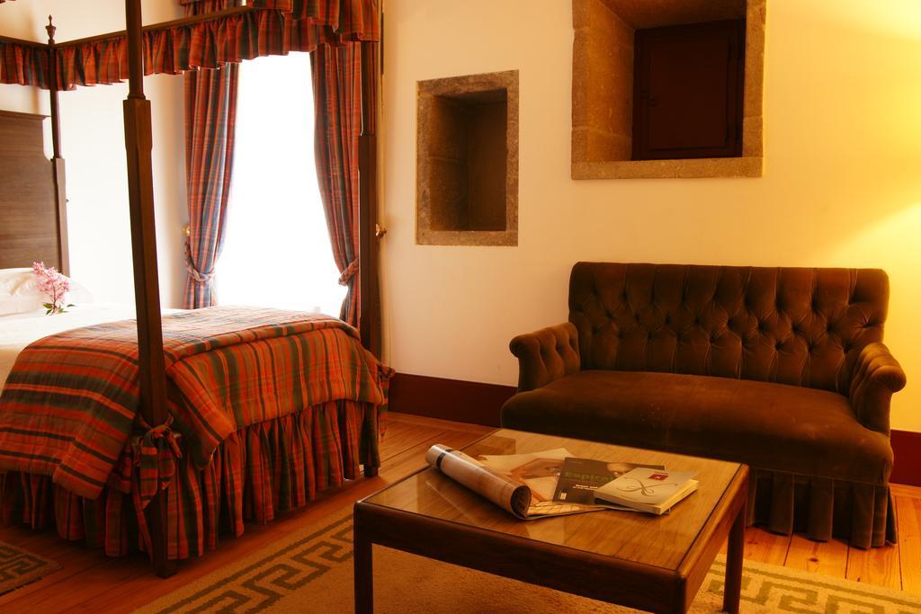 Pousada Mosteiro De Guimarães Pokoj fotografie A room at the hotel