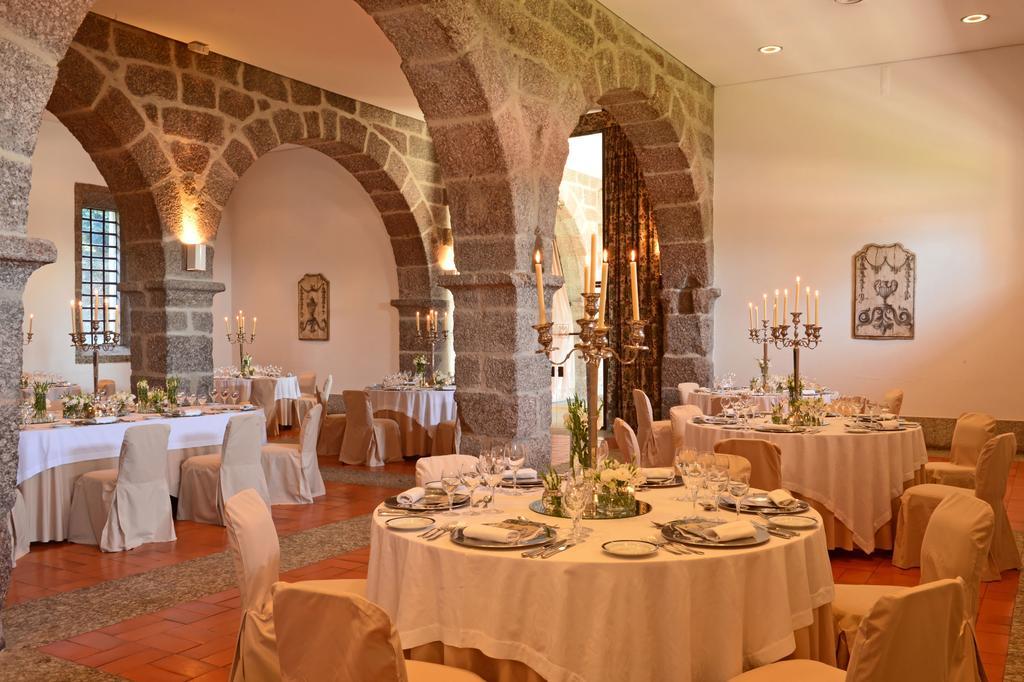 Pousada Mosteiro De Guimarães Exteriér fotografie The interior of the church, converted into a restaurant