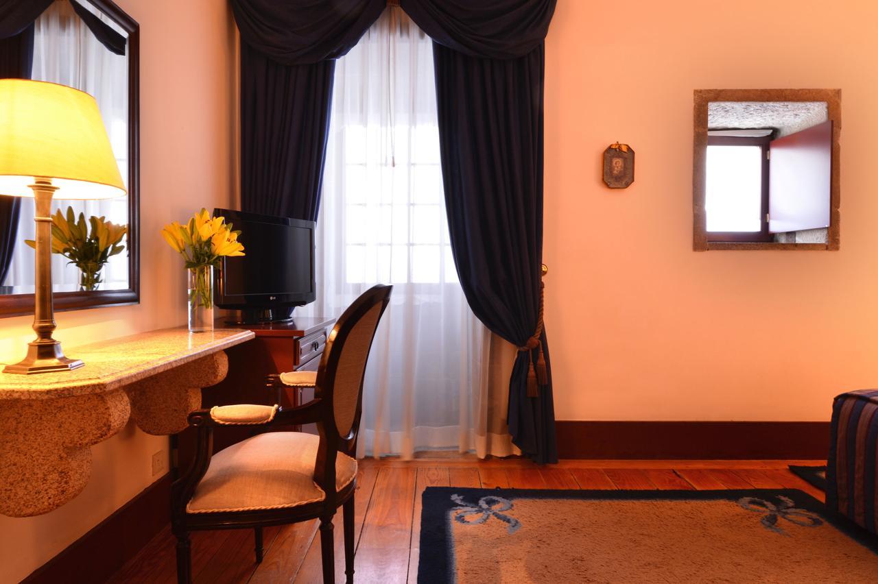 Pousada Mosteiro De Guimarães Pokoj fotografie A room at the hotel