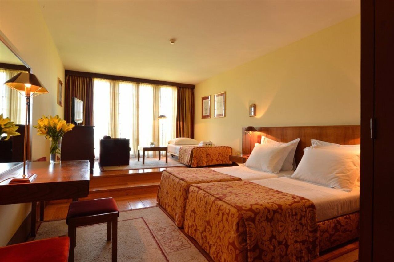 Pousada Mosteiro De Guimarães Exteriér fotografie A room at the hotel