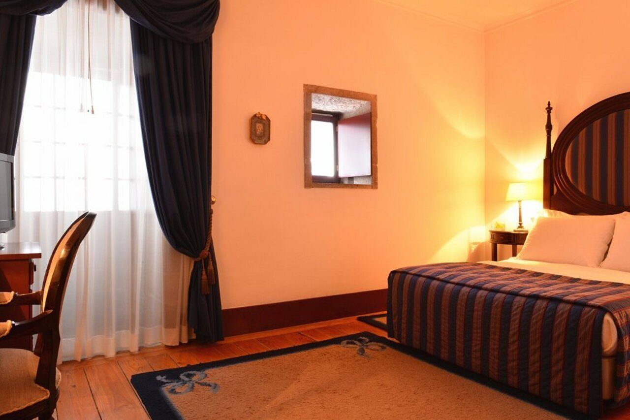 Pousada Mosteiro De Guimarães Exteriér fotografie A room at the hotel